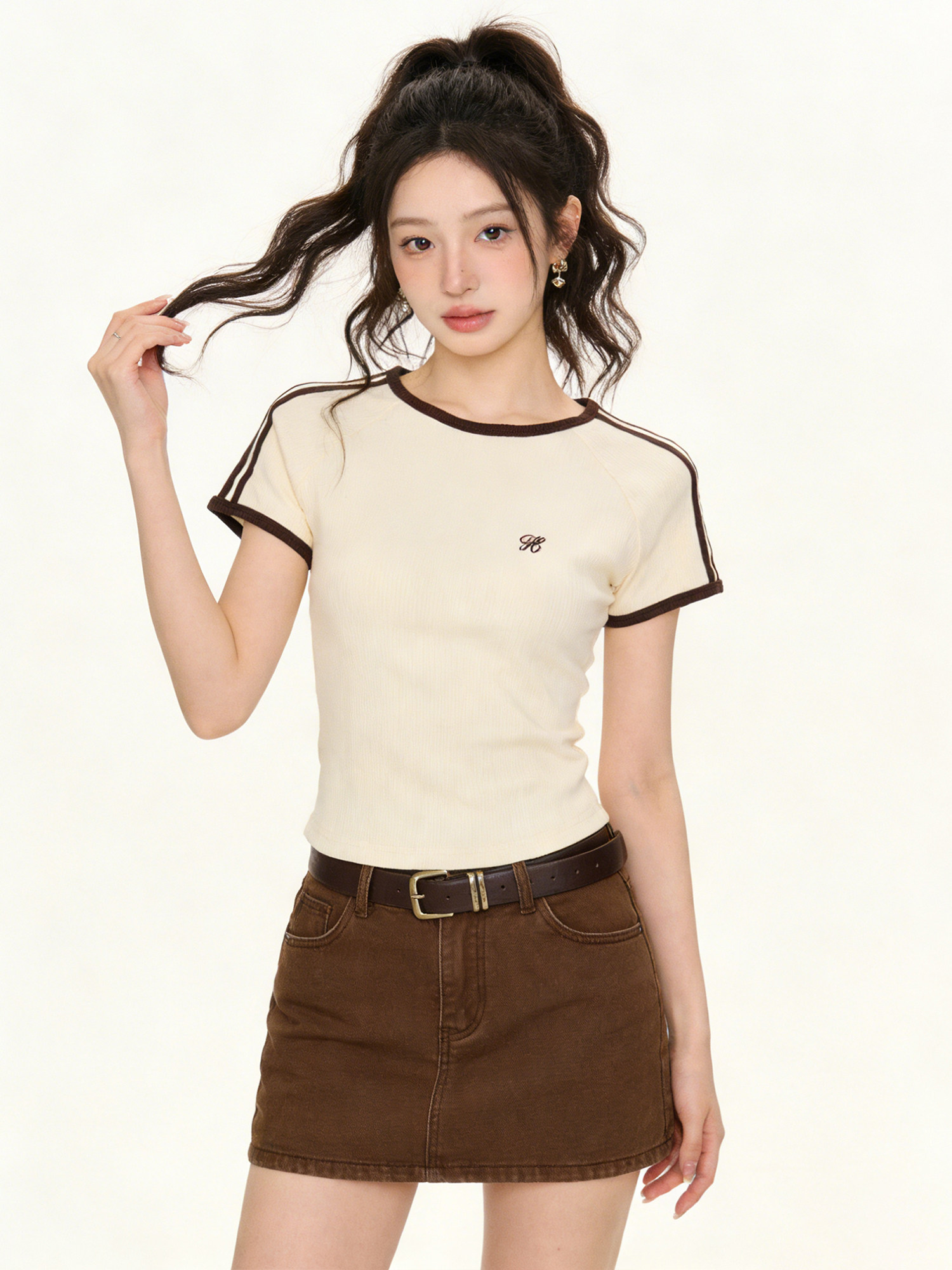 Slim Fit Short Sleeve T-Shirt  - Embroidery Moisturizer recension och pris